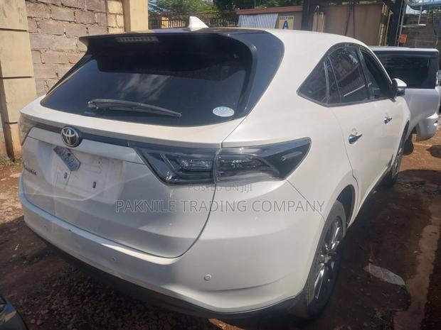 Toyota Harrier 2.0 2017 White