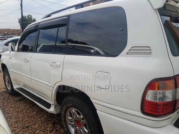 Toyota Land Cruiser Prado 2002 White