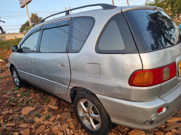 Toyota Ipsum 1999 Silver