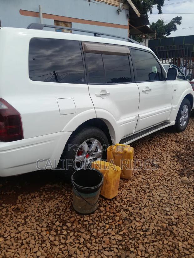 Mitsubishi Pajero 2004 White
