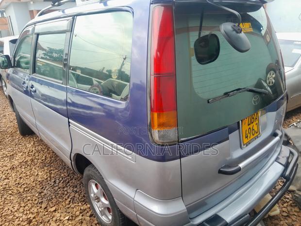 Toyota Noah 2003 Blue