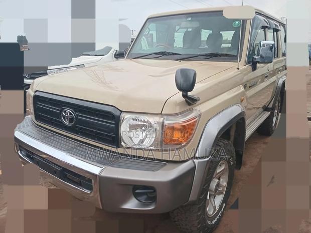 Toyota Land Cruiser 2015 Brown