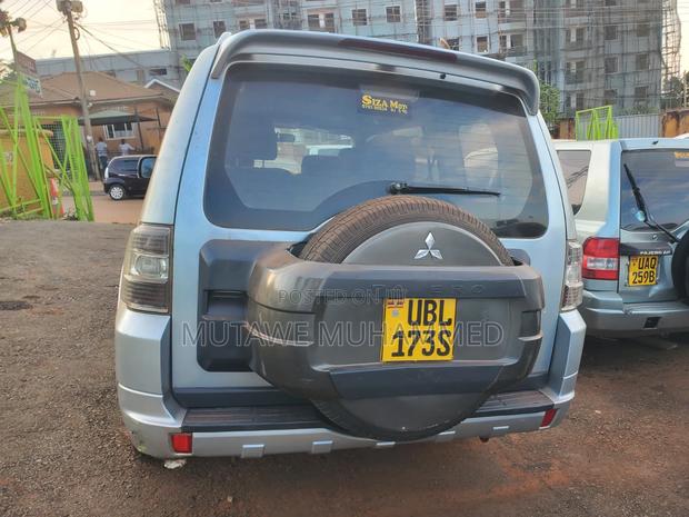 Mitsubishi Pajero 2011 Silver
