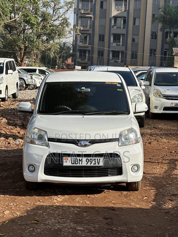 Toyota Sienta 2012 Pearl