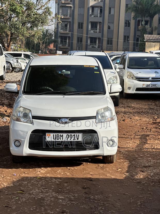 Toyota Sienta 2012 Pearl