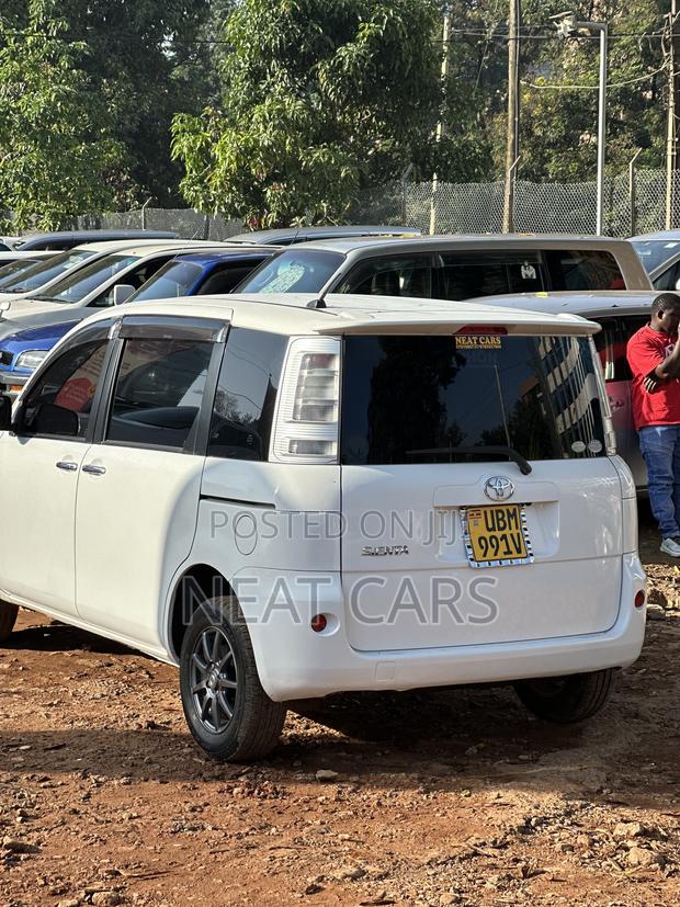 Toyota Sienta 2012 Pearl