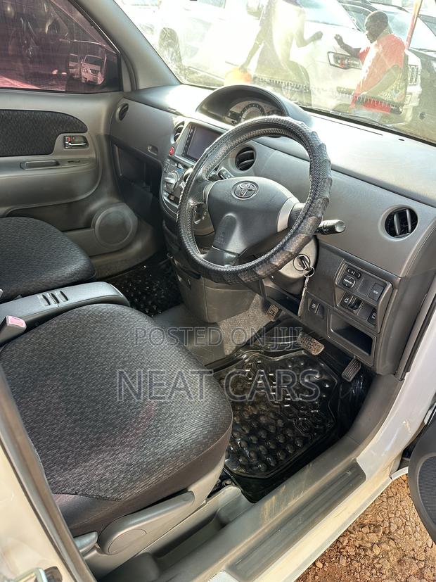 Toyota Sienta 2012 Pearl
