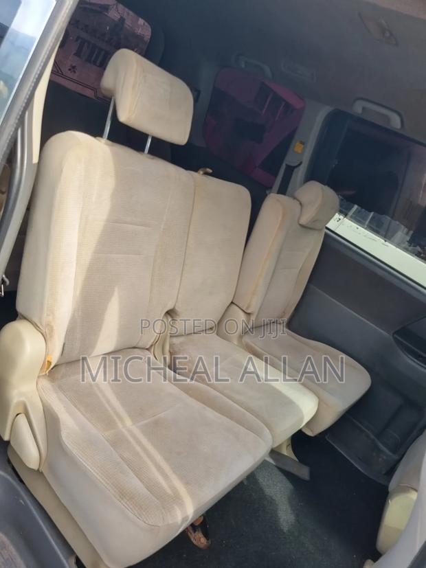 Toyota Noah 2009 Silver