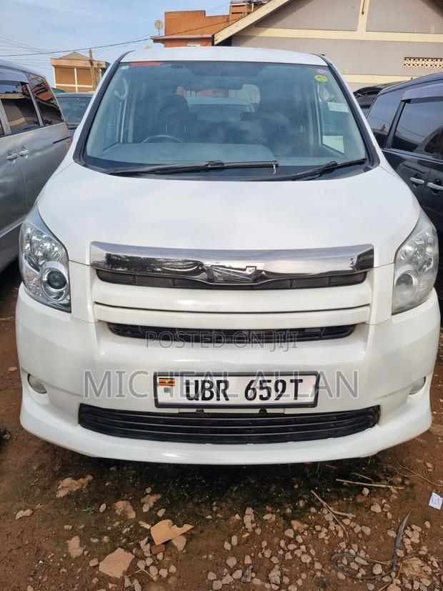 Toyota Noah 2011 White
