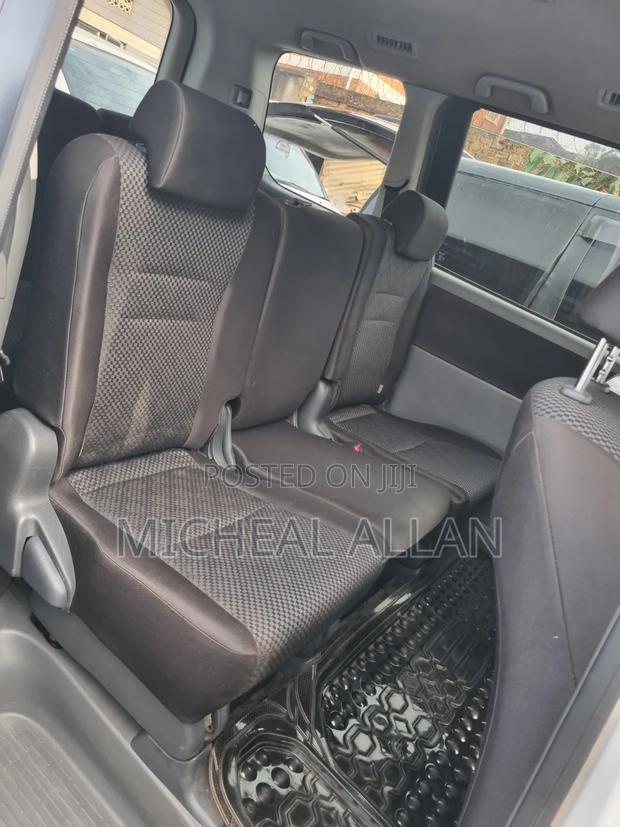 Toyota Noah 2011 White
