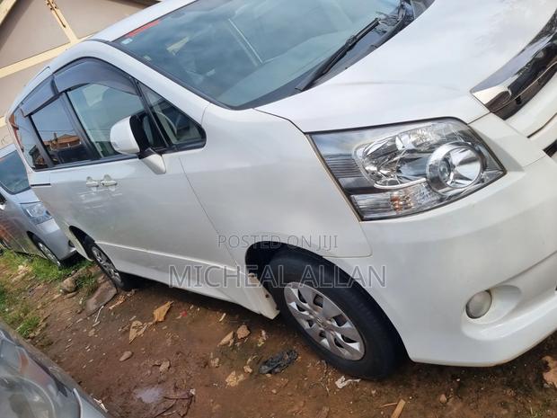 Toyota Noah 2011 White