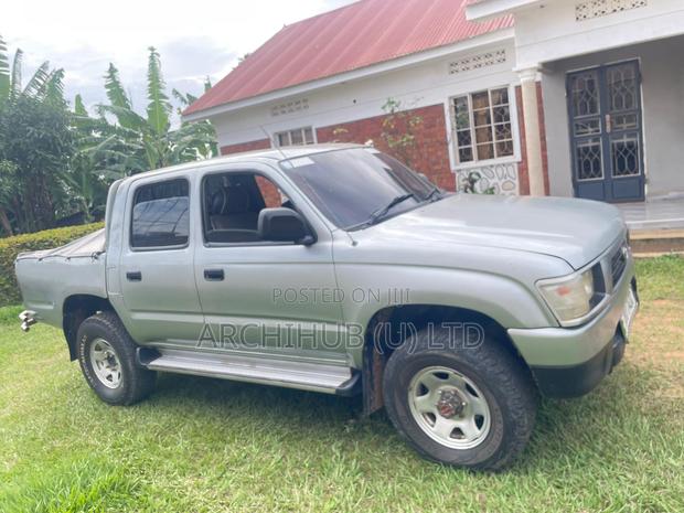 Toyota Hilux 2800 Raider D-Cab 2004 Silver