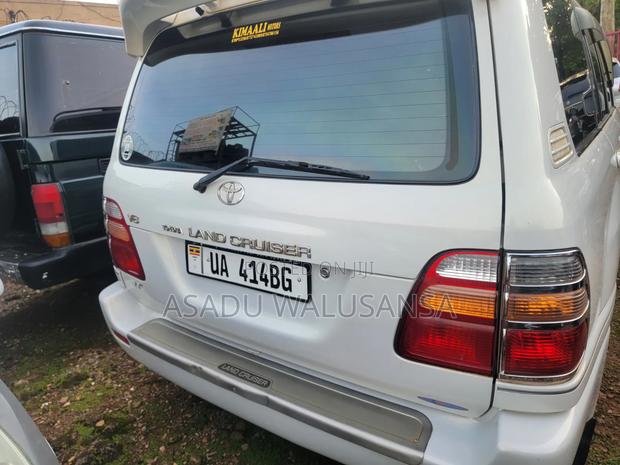 Toyota Land Cruiser 2009 White