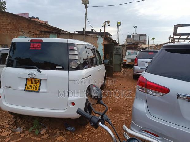 Toyota Sienta 2005 White