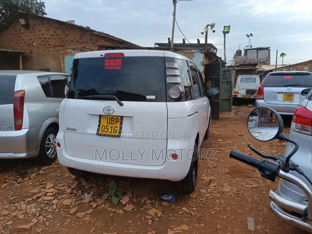 Toyota Sienta 2005 White