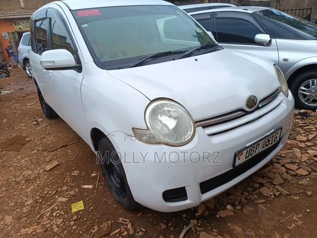 Toyota Sienta 2005 White