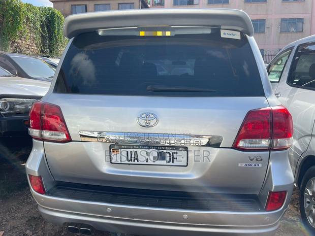 Toyota Land Cruiser 4.6 V8 ZX 2009 Silver