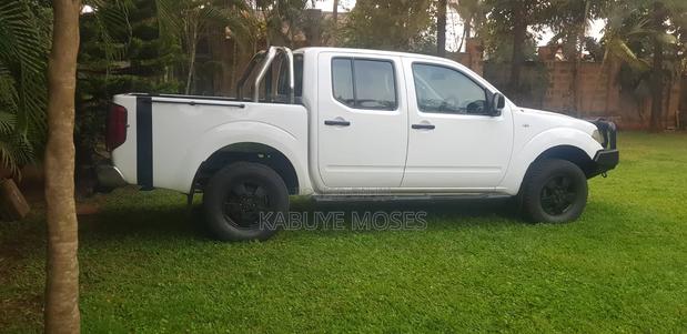 Nissan Navara 2.5 dCi 4x4 2007 White