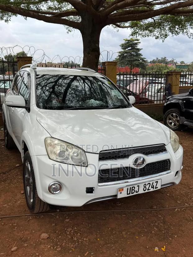 Toyota RAV4 2.4 2008 White