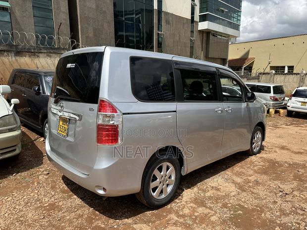 Toyota Noah 2008 Silver