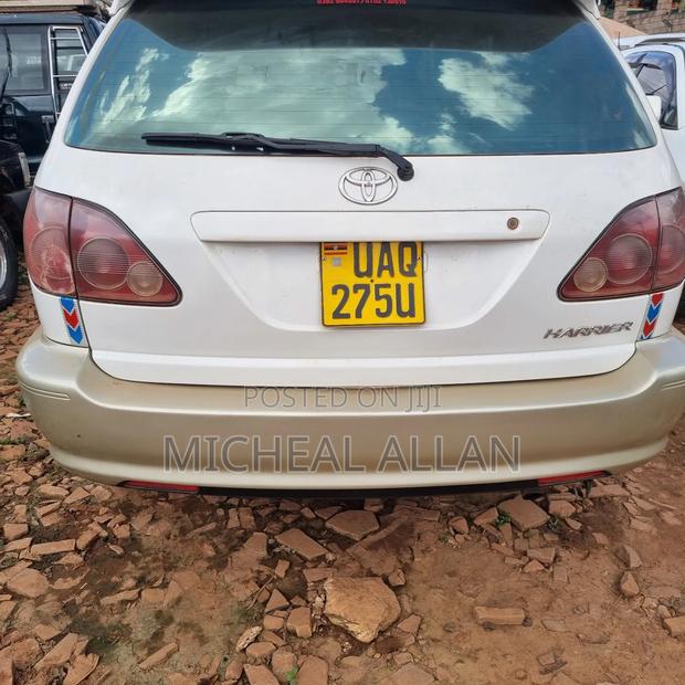 Toyota Harrier 2000 White