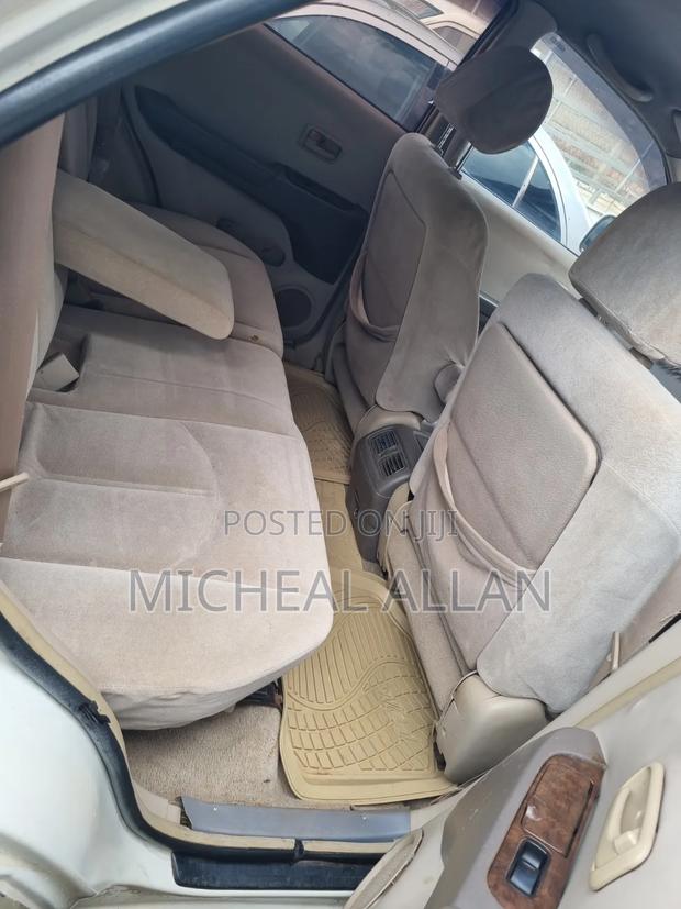 Toyota Harrier 2000 Silver