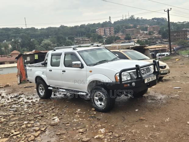 Nissan Hardbody 2010 White