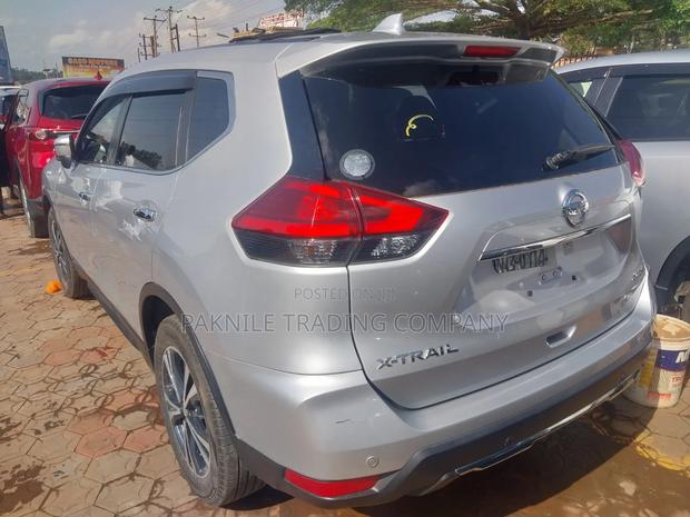 Nissan X-Trail 2.0 Petrol FWD 2014 Silver