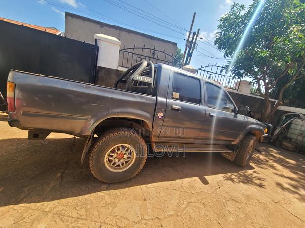 Toyota Hilux 1996 Gray