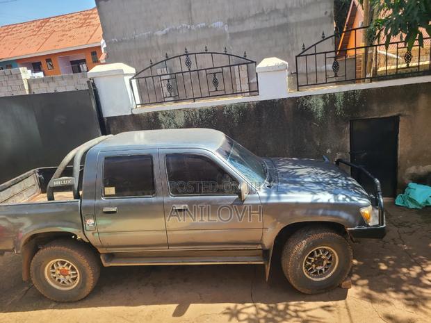 Toyota Hilux 1996 Gray