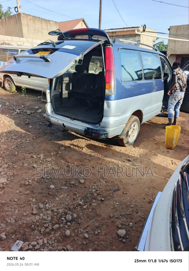 Toyota Noah 2.0 FWD (8 Seater) 2001 Blue