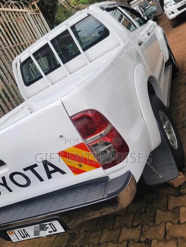Toyota Hilux 2014 Silver