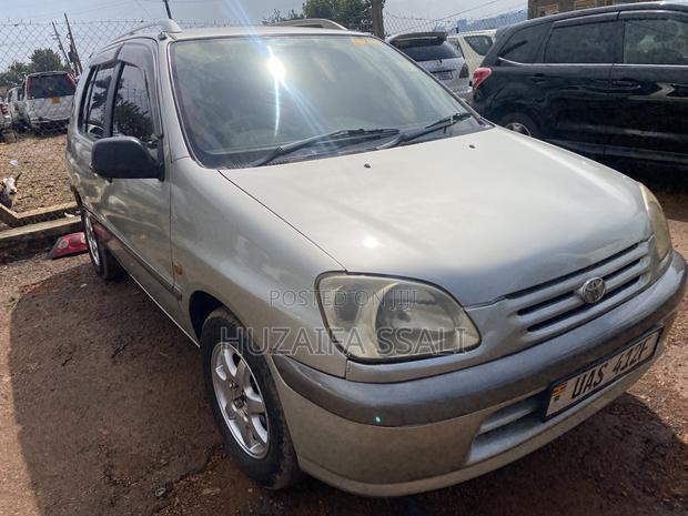 Toyota Raum 2008 Silver