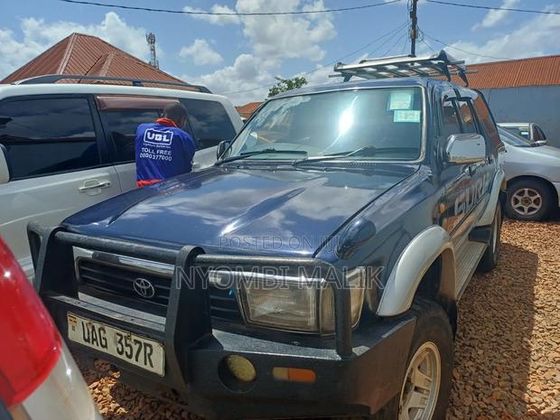 Toyota Hilux Surf 1998 Blue