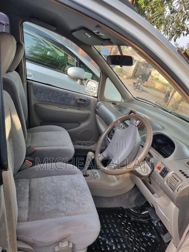 Toyota Corolla Spacio 2000 Silver