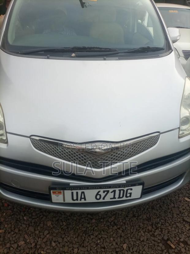 Toyota Ractis 1.5 AWD 2009 Silver