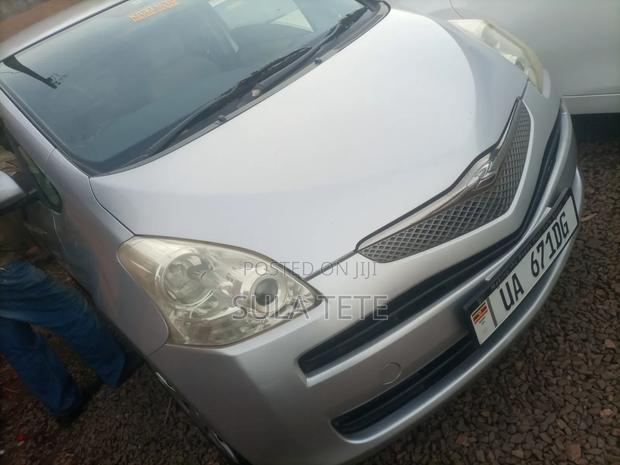 Toyota Ractis 1.5 AWD 2009 Silver