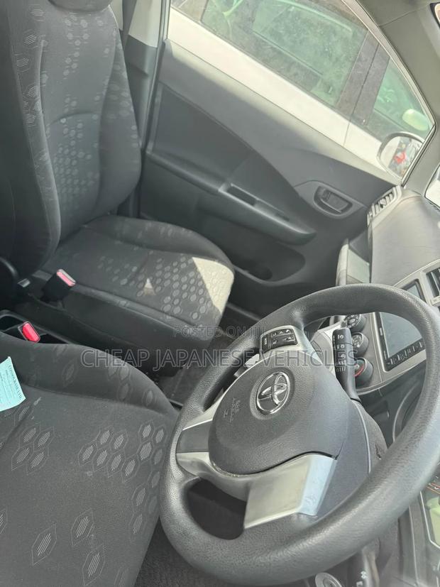 Toyota Ractis 1.5 FWD 2012 Silver