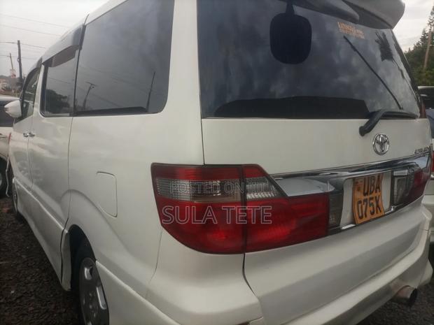 Toyota Alphard 2.4 Petrol FWD 2004 White