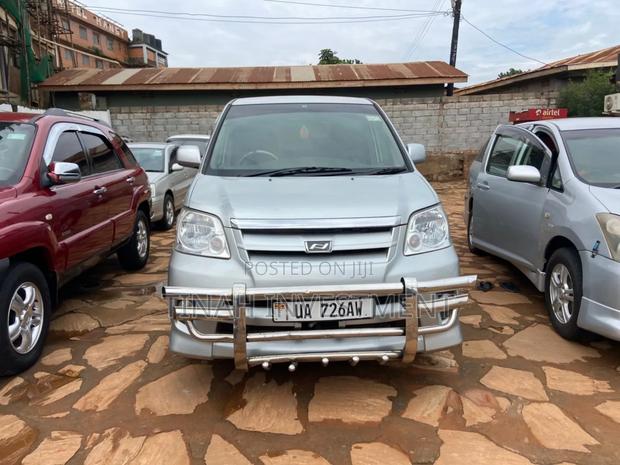 Toyota Noah 2005 Silver