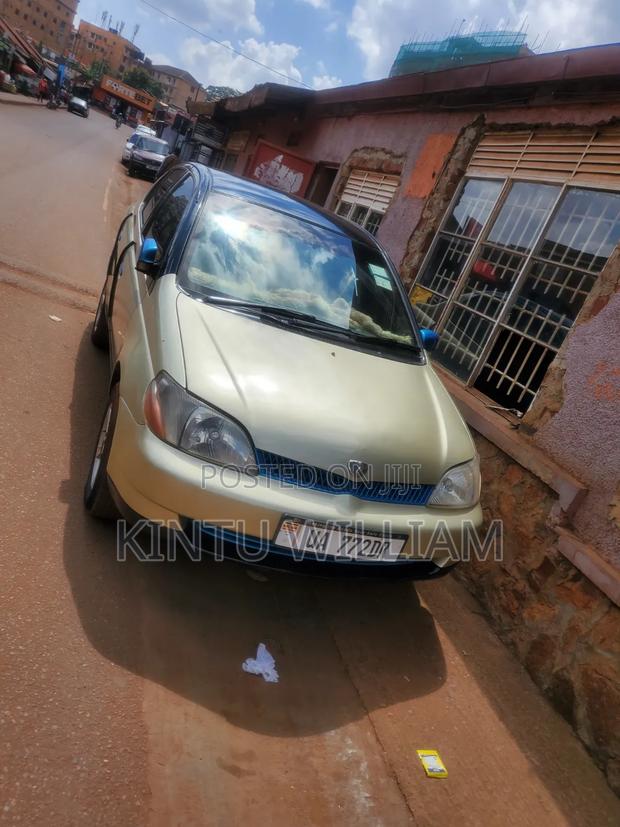 Toyota Platz 1.0 FWD 2000 Gold