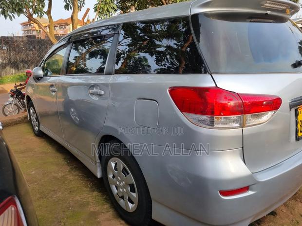 Toyota Wish 2010 Silver