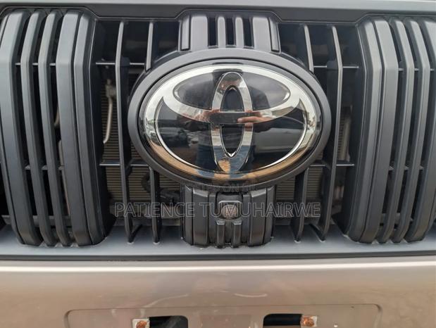 Toyota Land Cruiser Prado 2018 Brown