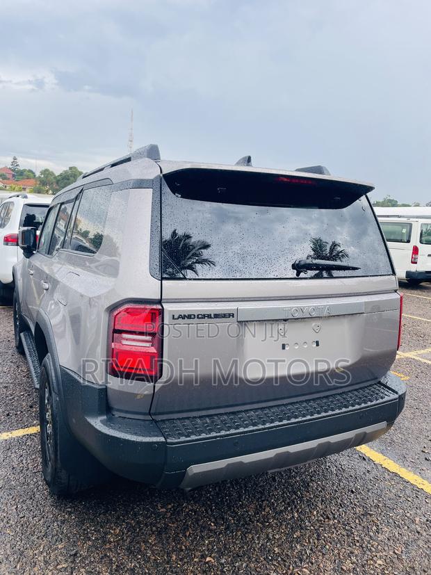 Toyota Land Cruiser Prado 2.7 2023 Gray