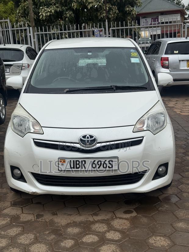 Toyota Ractis 1.3 FWD 2011 White