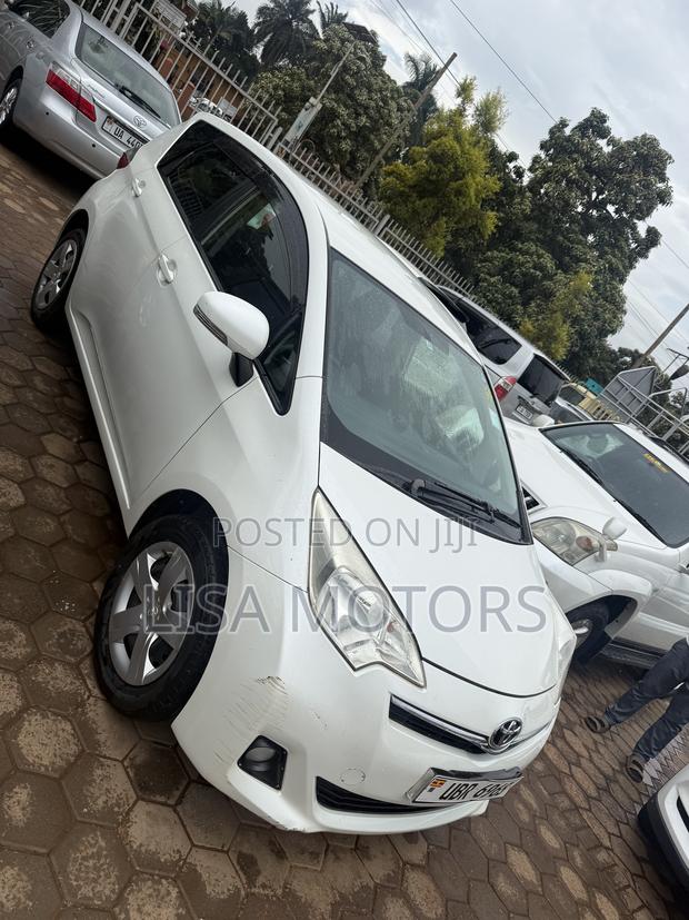 Toyota Ractis 1.3 FWD 2011 White