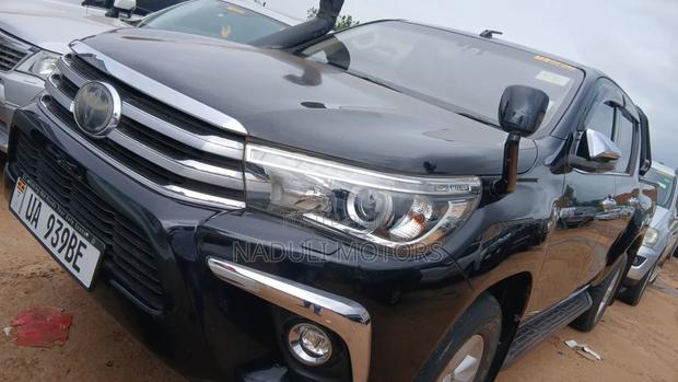 Toyota Hilux 2015 Black