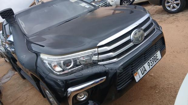 Toyota Hilux 2015 Black