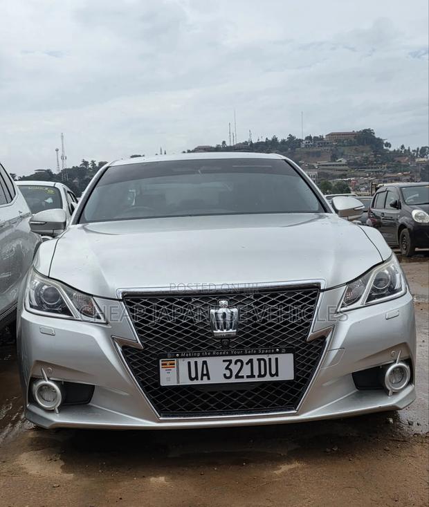 Toyota Crown 2016 Silver