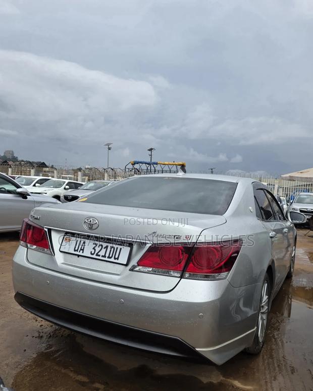 Toyota Crown 2016 Silver